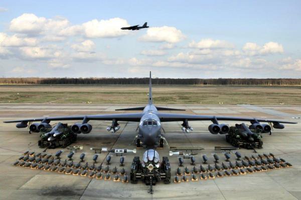 موتورهای جدید هواپیما بمب افکن B-52 ارتش آمریکا