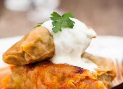 طرز تهیه دلمه کلم با سس گوجه فرنگی
