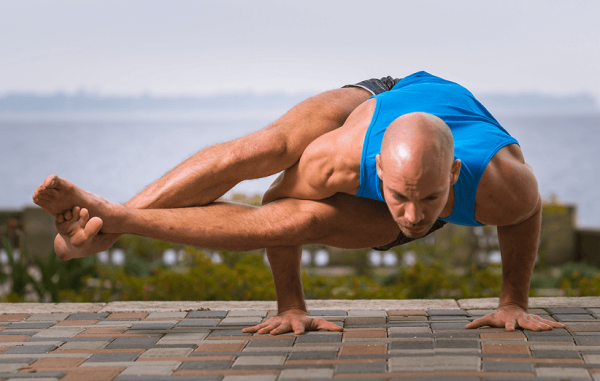 15 حرکت پیشرفته یوگا برای اینکه بدن خود را بیشتر به چالش بکشید