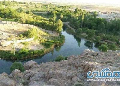 روستای قصر یعقوب یکی از روستاهای زیبای استان فارس است