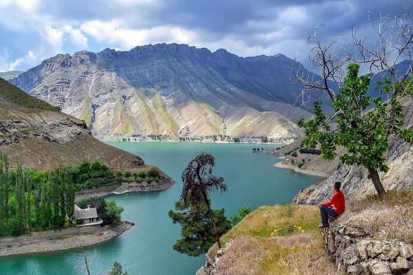 روستایی در ایران که اهالی آن با قایق تردد می کنند روستایی در ایران که اهالی آن با قایق تردد می نمایند